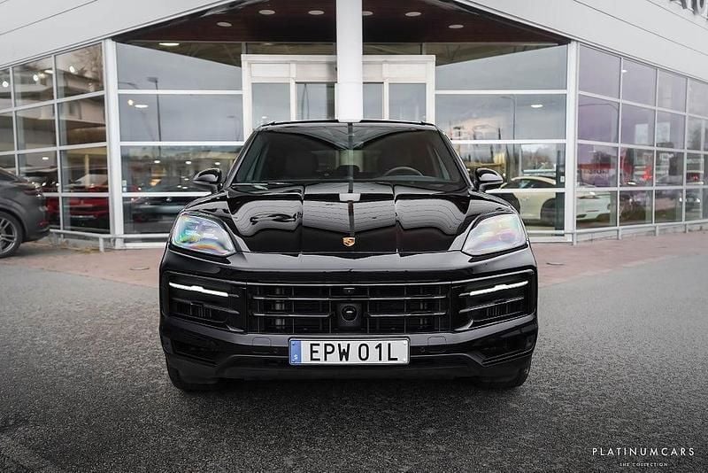 Begagnad Porsche Cayenne Chrono 470 HK (345 kW) 2024 Svart SUV