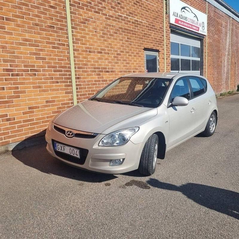 Silver Begagnad 2008 Hyundai i30 Halvkombi | 34 500 kr (Marknadspris) - Bild 1/4