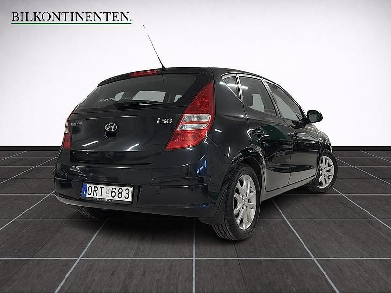 Begagnad Hyundai i30 122 HK (89 kW) 2007 Svart Halvkombi