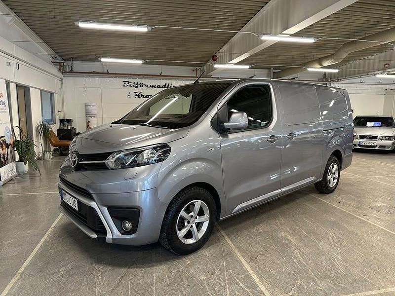 Silver Begagnad 2019 Toyota Proace Minibuss | 139 900 kr (Bra pris) - Bild 1/4