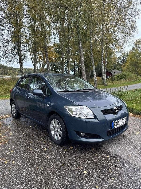 Blå Begagnad 2009 Toyota Auris Halvkombi | 54 000 kr (Bra pris) - Bild 1/4