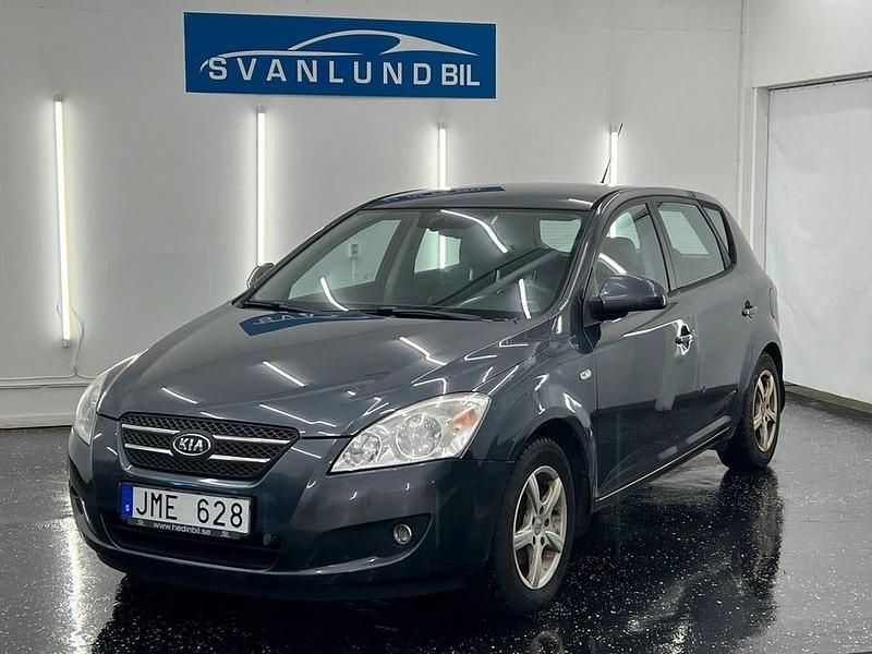 Grå Begagnad 2008 Kia Ceed Halvkombi | 34 800 kr (Marknadspris) - Bild 1/4