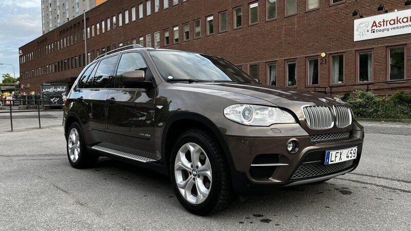 Brun Begagnad 2011 BMW X5 Sport Line SUV | 220 000 kr (Marknadspris) - Bild 1/4