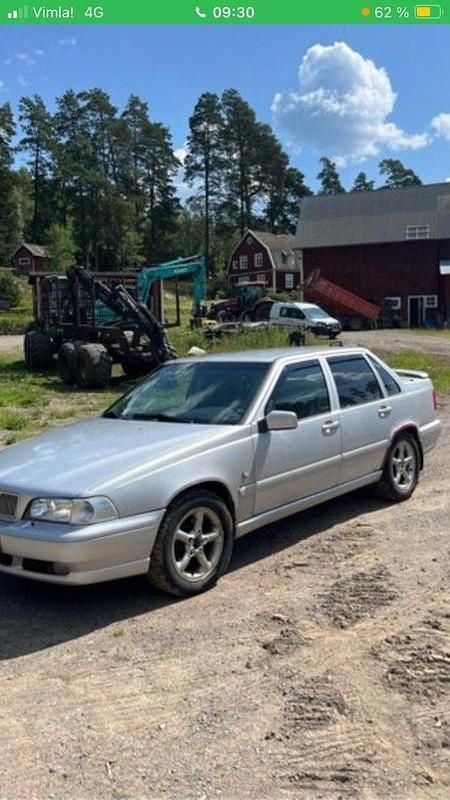 Grå Begagnad 2000 Volvo S70 Sedan | 5 000 kr (Marknadspris) - Bild 1/1