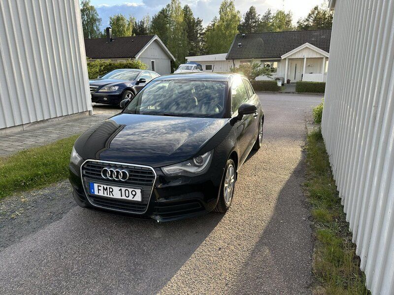 Svart Begagnad 2011 Audi A1 Halvkombi | 79 000 kr (Marknadspris) - Bild 1/4