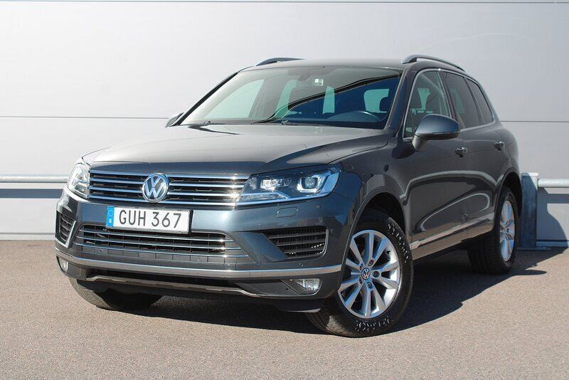 Mörkgrå (grå) Begagnad 2015 VW Touareg SUV | 189 800 kr (Marknadspris) - Bild 1/4