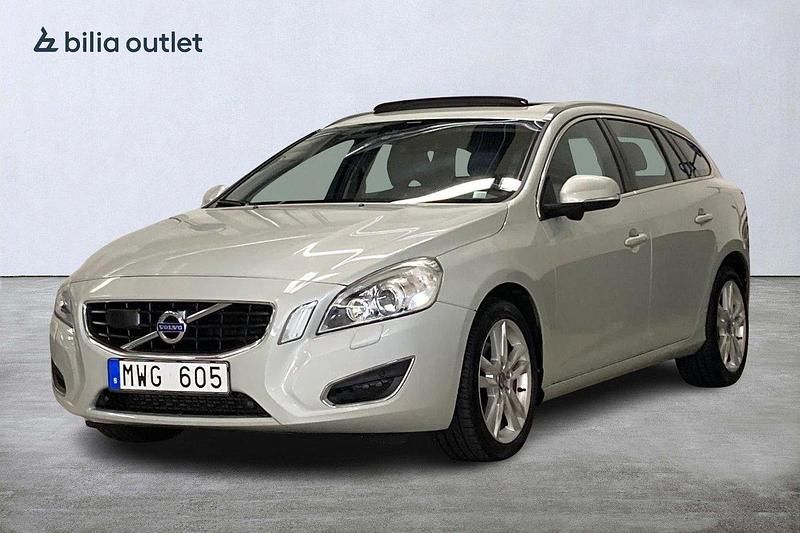 Vit Begagnad 2012 Volvo V60 Summum Kombi | 109 900 kr (Marknadspris) - Bild 1/3
