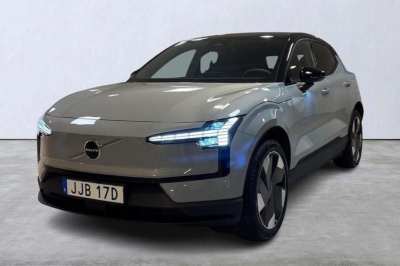 Grå Ny 2025 Volvo EX30 Plus SUV | 399 900 kr (Marknadspris) - Bild 1/4