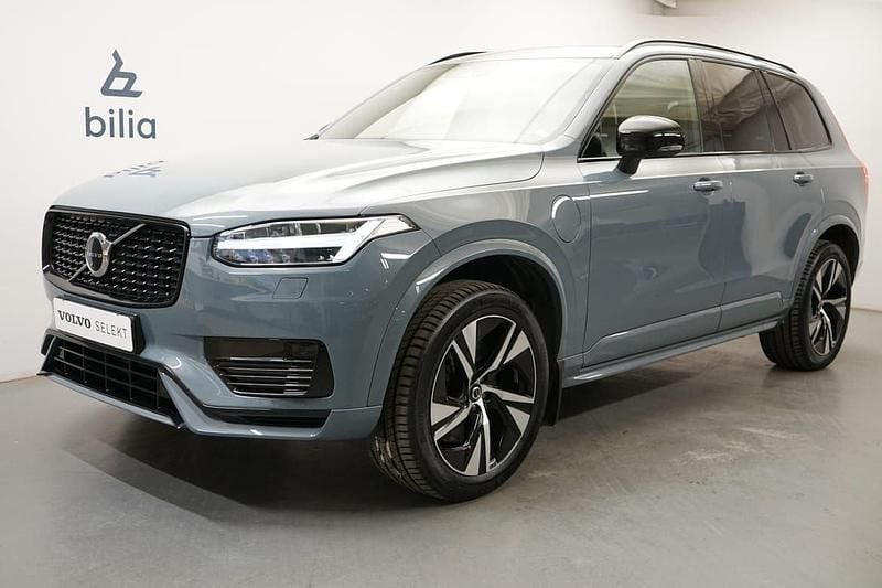 Grå Begagnad 2022 Volvo XC90 R-Design SUV | 619 900 kr (Marknadspris) - Bild 1/3