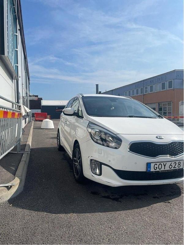 Vit Begagnad 2015 Kia Carens Minibuss | 100 000 kr (Bra pris) - Bild 1/4