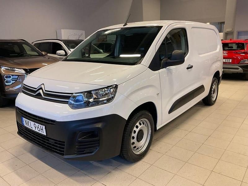 Vit Begagnad 2023 Citroën Berlingo Van | 264 500 kr (Marknadspris) - Bild 1/4