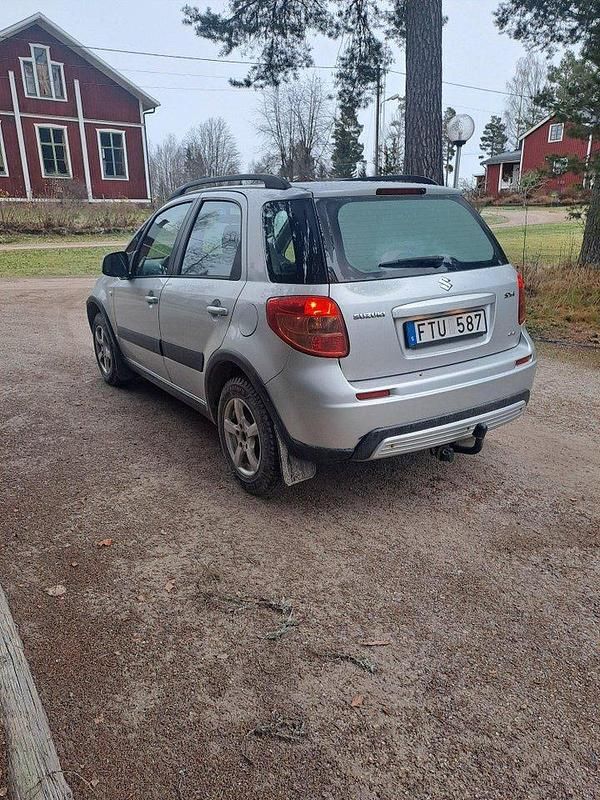Silver Begagnad 2007 Suzuki SX4 Halvkombi | 36 000 kr (Bra pris) - Bild 1/4