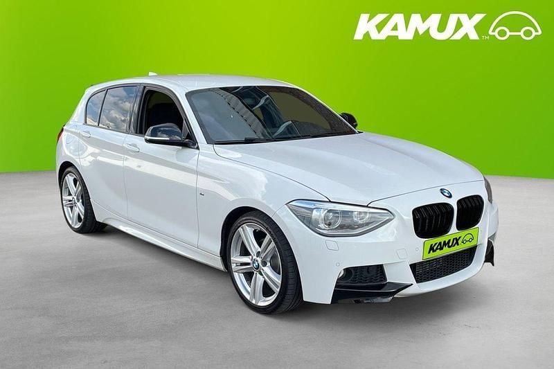 Vit Begagnad 2015 BMW 116 M Sport Halvkombi | 96 900 kr (Marknadspris) - Bild 1/4