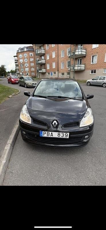 Svart Begagnad 2007 Renault Clio R.S. Halvkombi | 30 000 kr (Superpris) - Bild 1/2