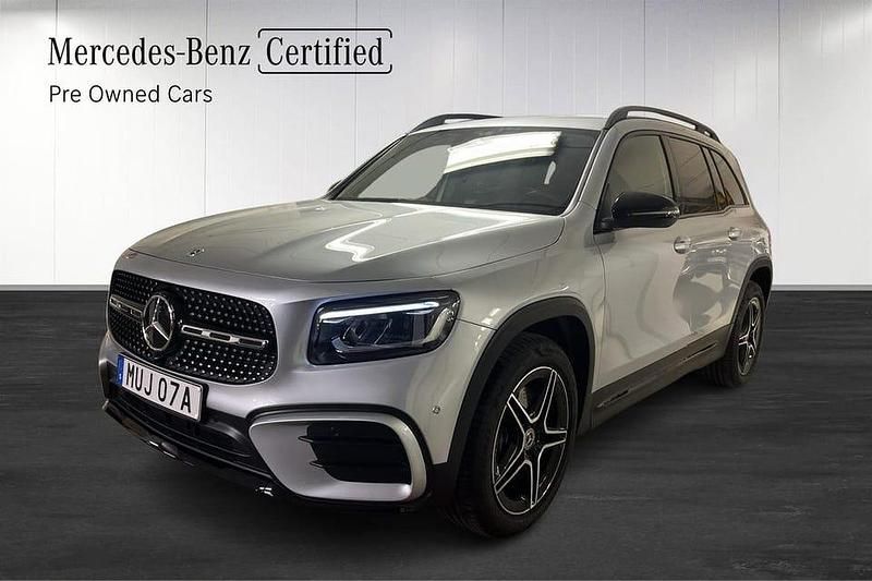 Silver Begagnad 2025 Mercedes GLB220 SUV | 499 900 kr (Lite dyr) - Bild 1/4