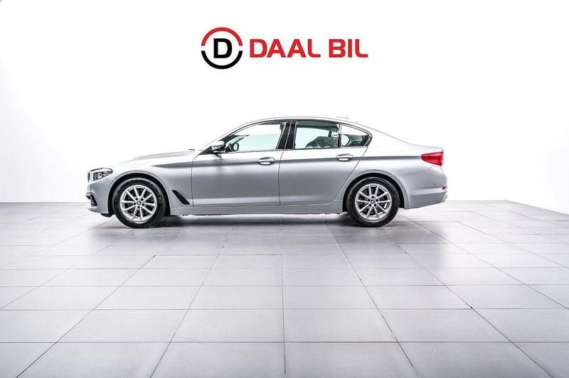 Silver Begagnad 2019 BMW 520 Sport Line Sedan | 319 700 kr (Superpris) - Bild 1/4