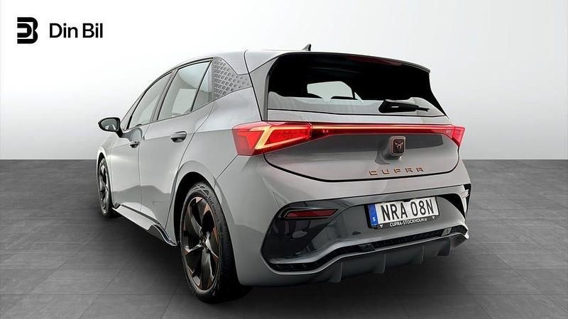 Begagnad Cupra Born e-Boost 169 kW (231 HK) 2023 Vapor grey Halvkombi