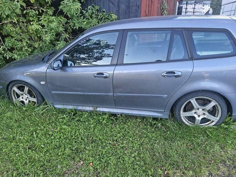 Brun Begagnad 2007 Saab 9-3 Vector Kombi | 20 000 kr (Superpris) - Bild 1/2