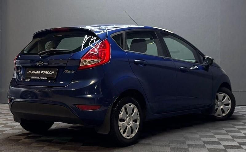 Begagnad Ford Fiesta Trend 90 HK (66 kW) 2010 Blå Halvkombi