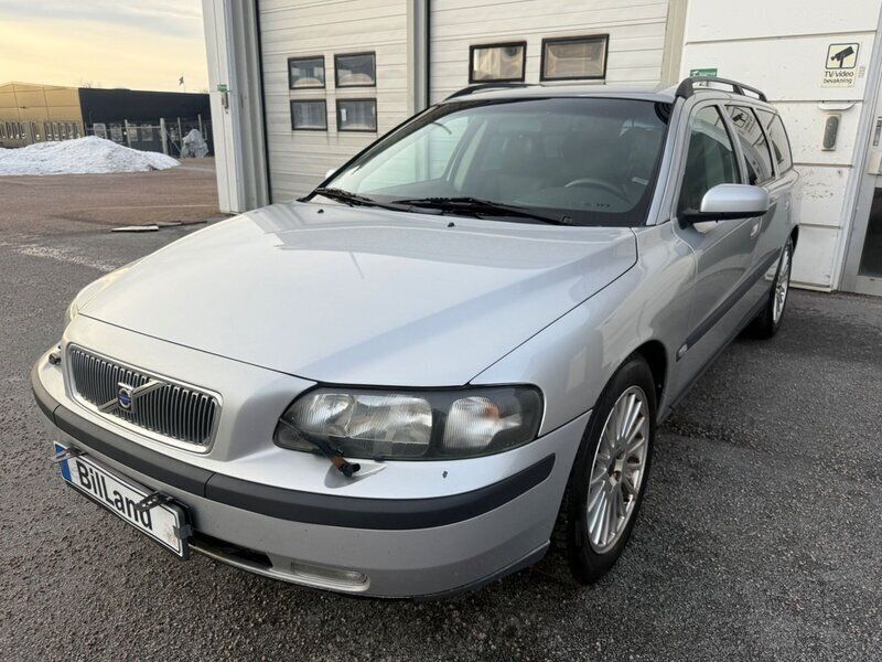 Begagnad 2004 Volvo V70 Business Edition Kombi | 25 900 kr (Lite dyr) - Bild 1/4