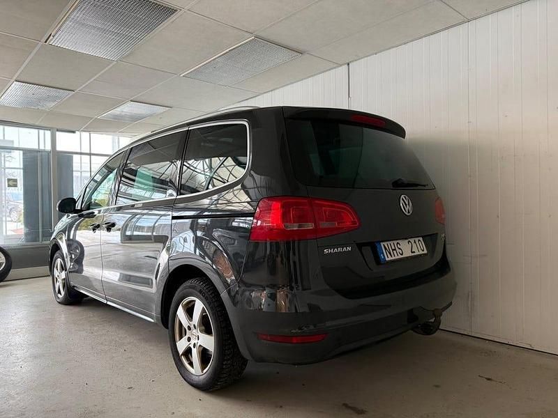 Begagnad VW Sharan 140 HK (102 kW) 2013 Ljusgrå Minibuss