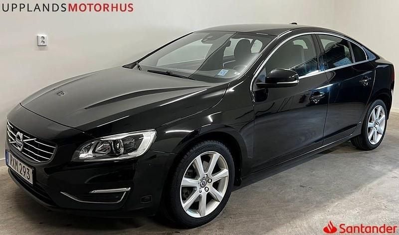 Svart Begagnad 2018 Volvo S60 Momentum Sedan | 182 900 kr (Marknadspris) - Bild 1/4
