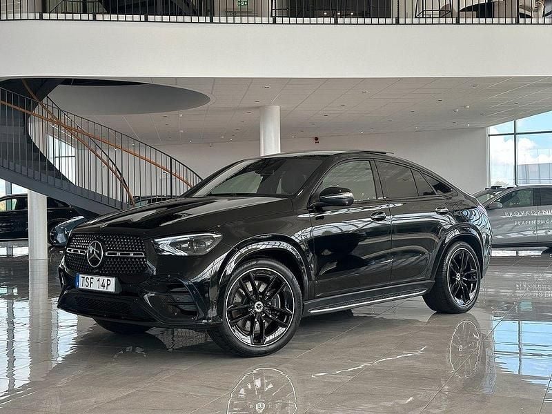 Svart Begagnad 2023 Mercedes GLE350e AMG Line Premium Plus Sportkupé | 979 000 kr (Bra pris) - Bild 1/4