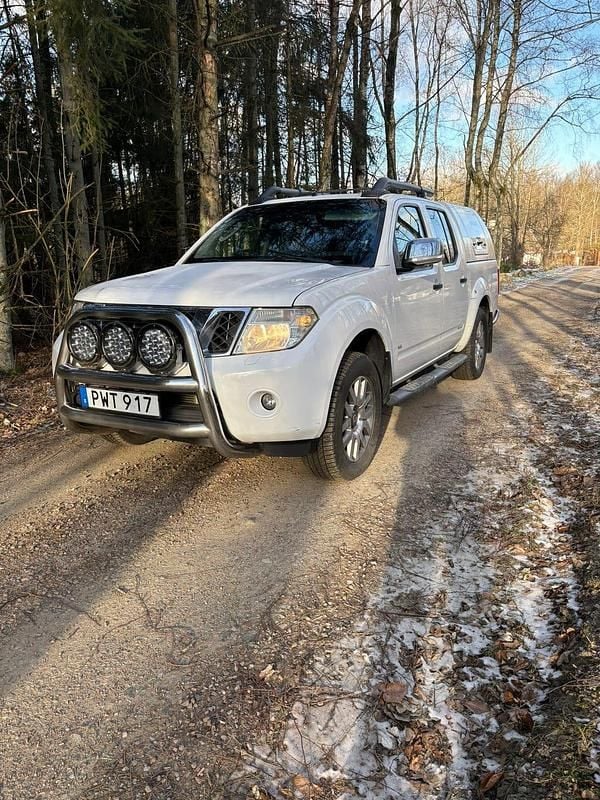 Vit Begagnad 2015 Nissan Navara Pickup | 149 900 kr (Bra pris) - Bild 1/4