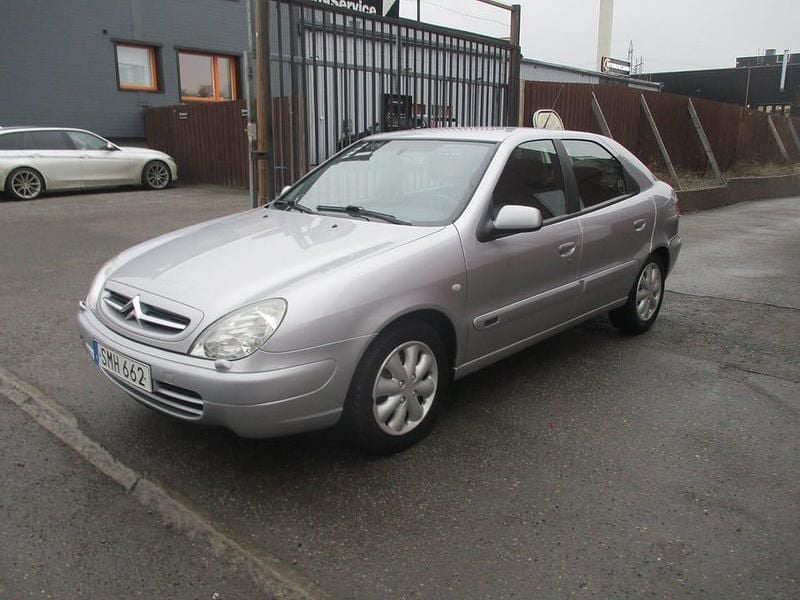Begagnad Citroën Xsara 109 HK (80 kW) 2001 Silver Halvkombi
