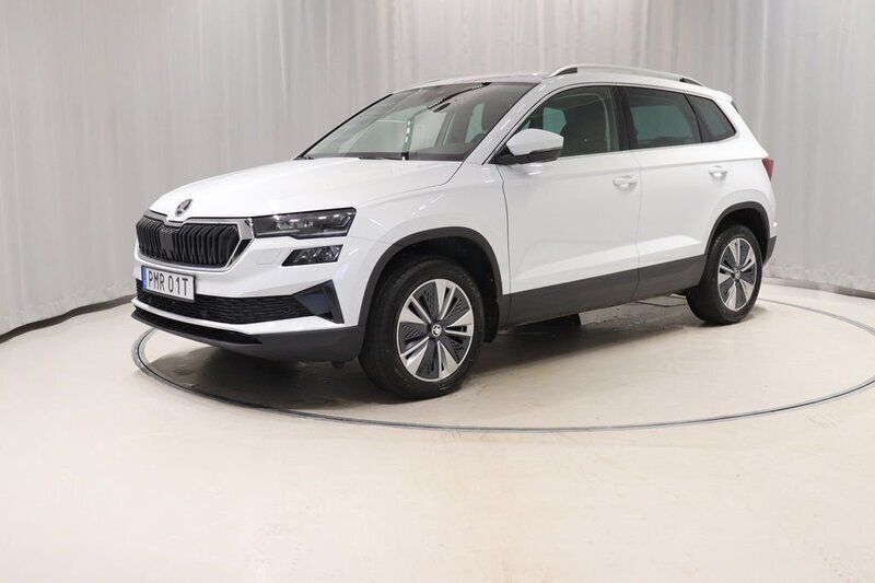 Vit Begagnad 2023 Skoda Karoq SUV | 309 900 kr (Marknadspris) - Bild 1/4