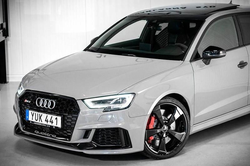 Begagnad Audi RS3 Sportback Comfort 400 HK (294 kW) 2018 Grå Halvkombi
