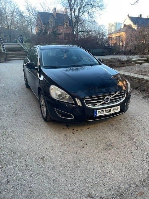 Begagnad 2011 Volvo V60 Kombi | 72 000 kr (Bra pris) - Bild 1/4