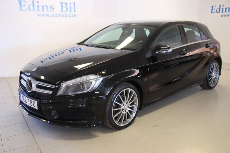 Svart Begagnad 2015 Mercedes A180 AMG Halvkombi | 149 000 kr (Marknadspris) - Bild 1/4