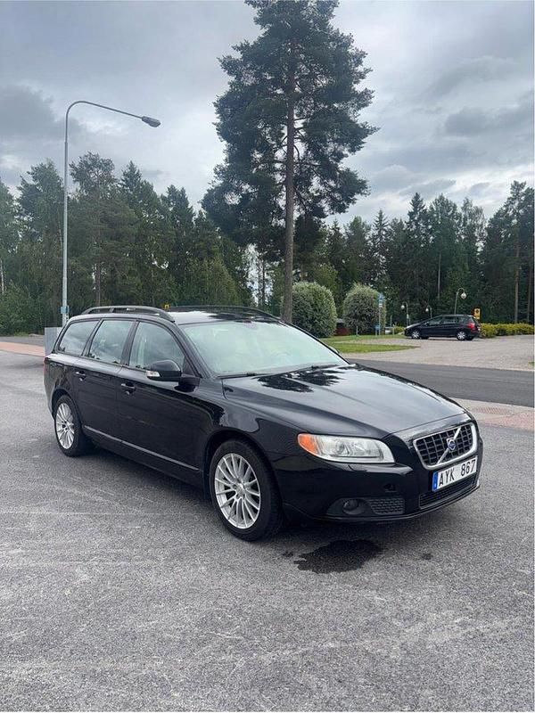 Svart Begagnad 2008 Volvo V70 Momentum Kombi | 31 900 kr (Bra pris) - Bild 1/4