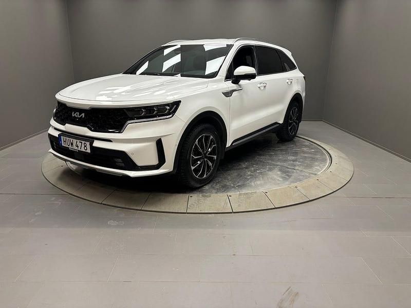 Vit Begagnad 2023 Kia Sorento Advance SUV | 459 000 kr (Marknadspris) - Bild 1/4