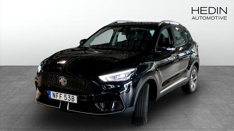 Svart (black) Begagnad 2022 MG ZS Luxury Sedan | 249 900 kr (Marknadspris) - Bild 1/4