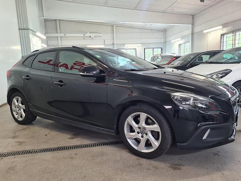 Begagnad Volvo V40 150 HK (110 kW) 2016 Svart Halvkombi