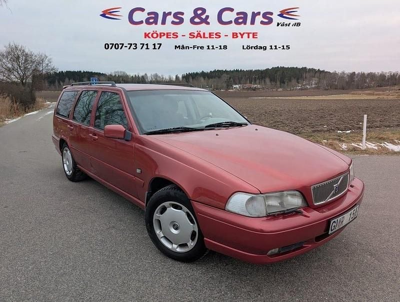 Begagnad Volvo V70 165 HK (121 kW) 1999 Röd Kombi