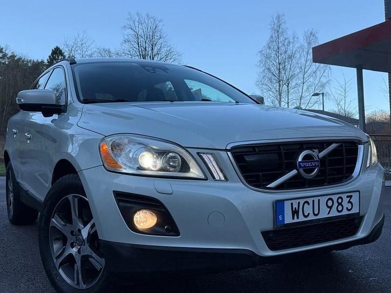 Vit Begagnad 2009 Volvo XC60 SUV | 79 900 kr (Lite dyr) - Bild 1/4
