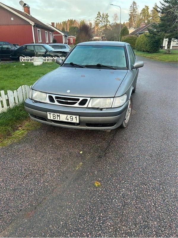 Begagnad 2002 Saab 9-3 Halvkombi | 5 000 kr (Marknadspris) - Bild 1/3