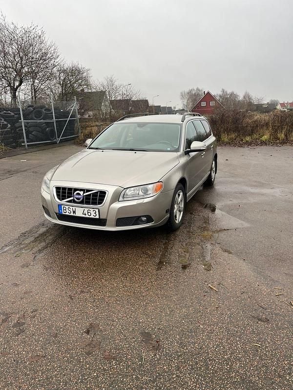 Begagnad 2010 Volvo V70 Kombi | 43 000 kr (Bra pris) - Bild 1/4