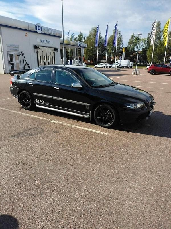 Svart Begagnad 2003 Volvo S60 Business Edition Sedan | 20 000 kr (Superpris) - Bild 1/4