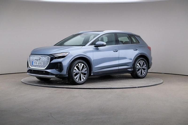 Blå (gejserblå (metallic)) Begagnad 2022 Audi Q4 e-tron Advanced SUV | 359 000 kr (Marknadspris) - Bild 1/4