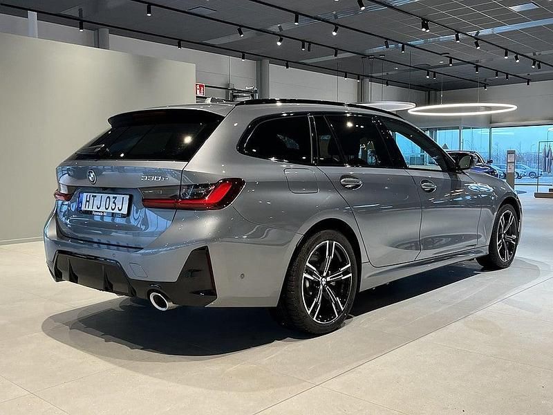 Begagnad BMW 330e M Sport 184 HK (135 kW) 2024 Grå Kombi