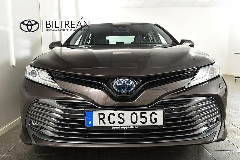Begagnad Toyota Camry Hybrid 220 HK (161 kW) 2020 Brun Sedan