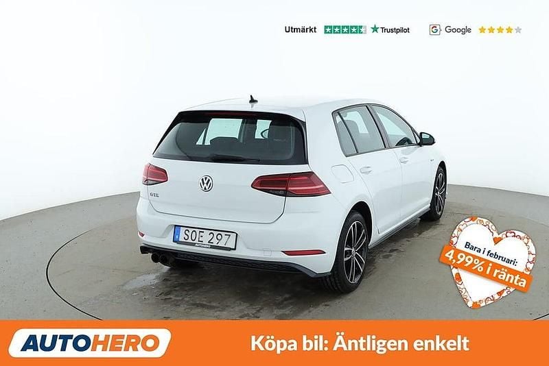 Begagnad VW Golf VII GTE 207 HK (152 kW) 2017 Vit Halvkombi