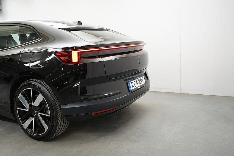 Begagnad Polestar 4 Long Range Dual motor 400 kW (544 HK) 2024 Svart SUV