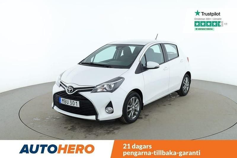 Vit Begagnad 2015 Toyota Yaris Active Halvkombi | 112 000 kr (Marknadspris) - Bild 1/4