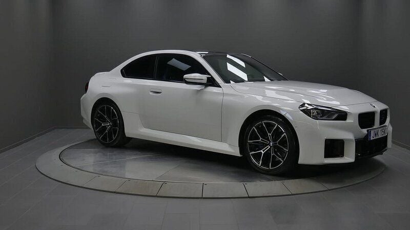Vit Begagnad 2023 BMW M2 Comfort Edition Sportkupé | 799 000 kr - Bild 1/4
