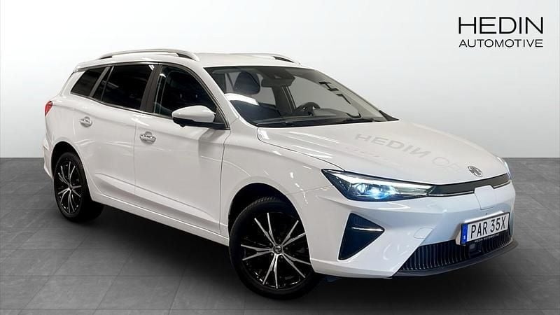 Vit (white) Begagnad 2022 MG MG5 EV Luxury Kombi | 219 900 kr (Marknadspris) - Bild 1/4